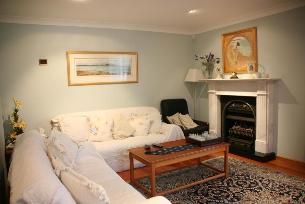 דה אינטרנס Lavender House Bed & Breakfast מראה חיצוני תמונה