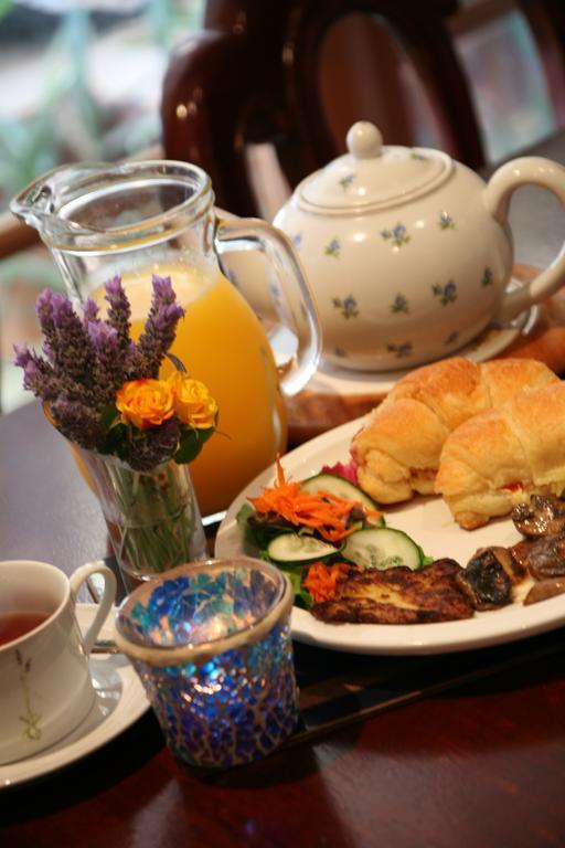 דה אינטרנס Lavender House Bed & Breakfast מראה חיצוני תמונה