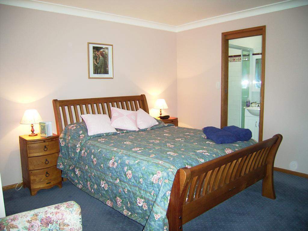 דה אינטרנס Lavender House Bed & Breakfast מראה חיצוני תמונה