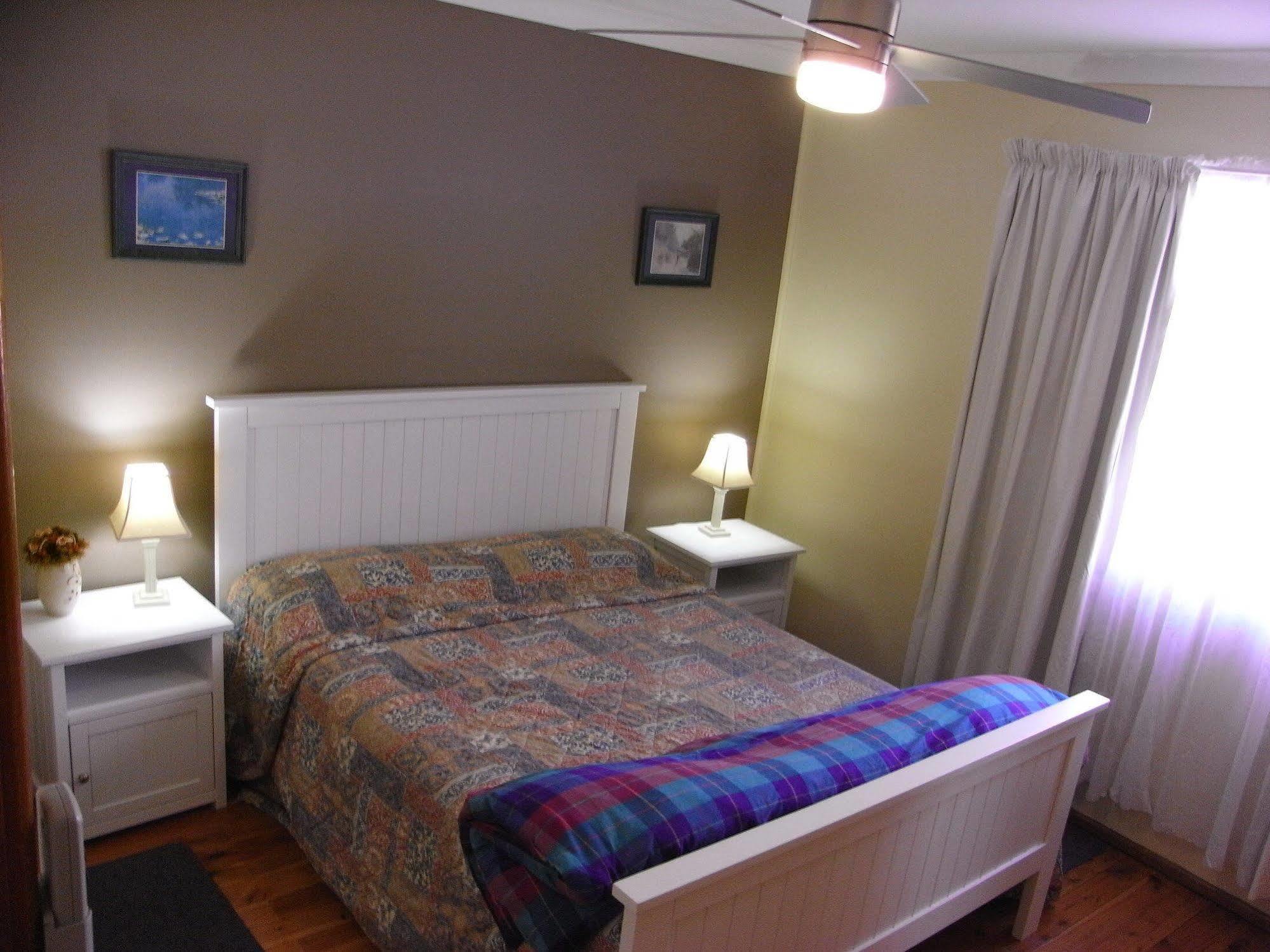 דה אינטרנס Lavender House Bed & Breakfast מראה חיצוני תמונה